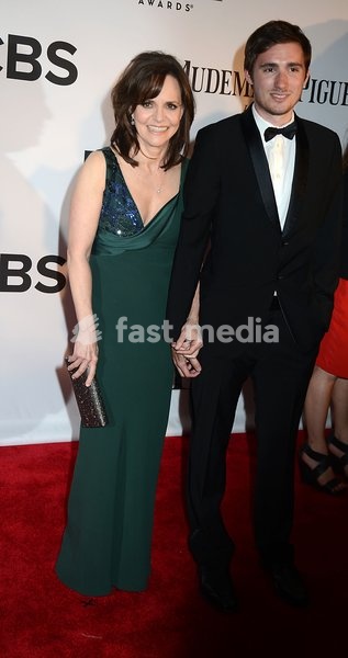 Loading...